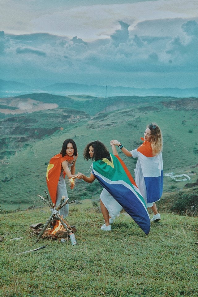 Bộ ảnh tình bạn đa quốc gia rất đẹp và ý nghĩa của nhiếp ảnh gia Thuong Vang